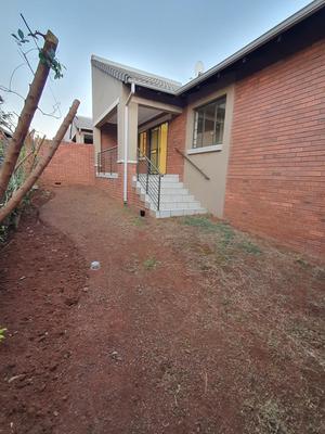 Simplex For Sale in Mooikloof Ridge Estate, Pretoria