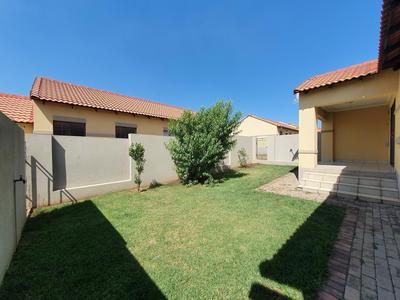 Simplex For Sale in Mooikloof Ridge Estate, Pretoria