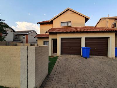 Duplex For Rent in Country View Estate, Pretoria