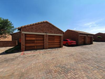 Simplex For Sale in Mooikloof Ridge Estate, Pretoria