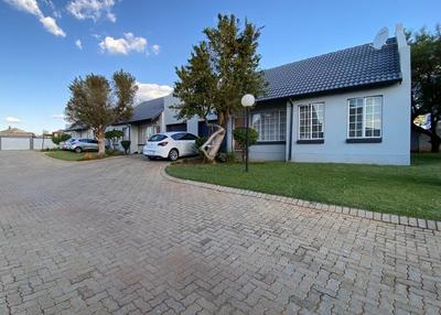 Simplex For Sale in Amandasig, Akasia