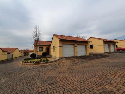 Simplex For Sale in Mooikloof Ridge Estate, Pretoria