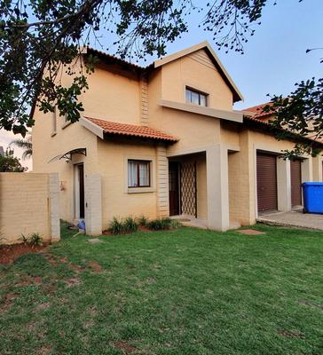 Duplex For Sale in Country View Estate, Pretoria