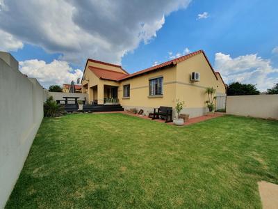 Simplex For Sale in Mooikloof Ridge Estate, Pretoria