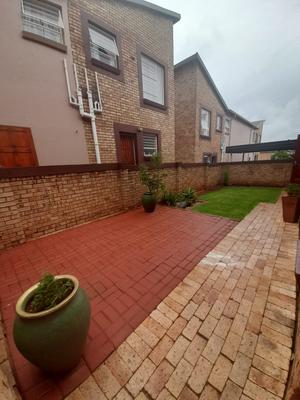 Duplex For Rent in Wilgeheuwel, Roodepoort