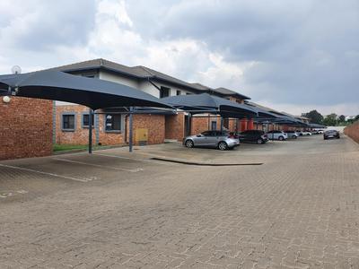 Apartment / Flat For Rent in Noordwyk, Midrand