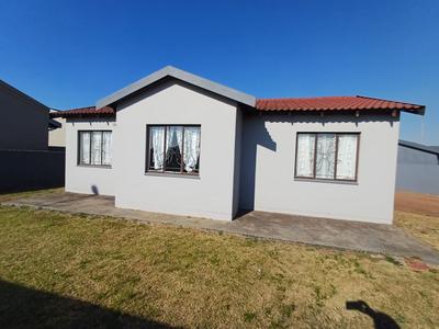 House For Rent in Thokoza Gardens, Thokoza