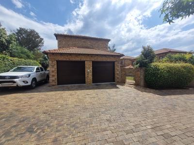 Duplex For Rent in Sharonlea, Randburg