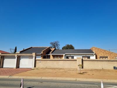 House For Sale in Mackenzie Park, Benoni